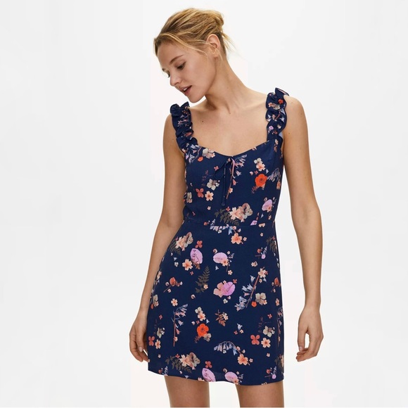 Aritzia Dresses & Skirts - Sunday Best Flirt Ruffle Dress